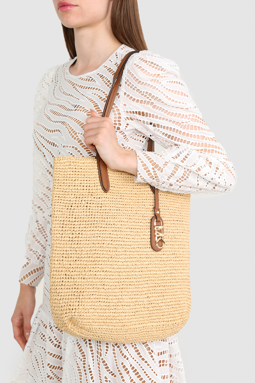 תמונת כל הלוק של תיק נשיאה מרפיה 